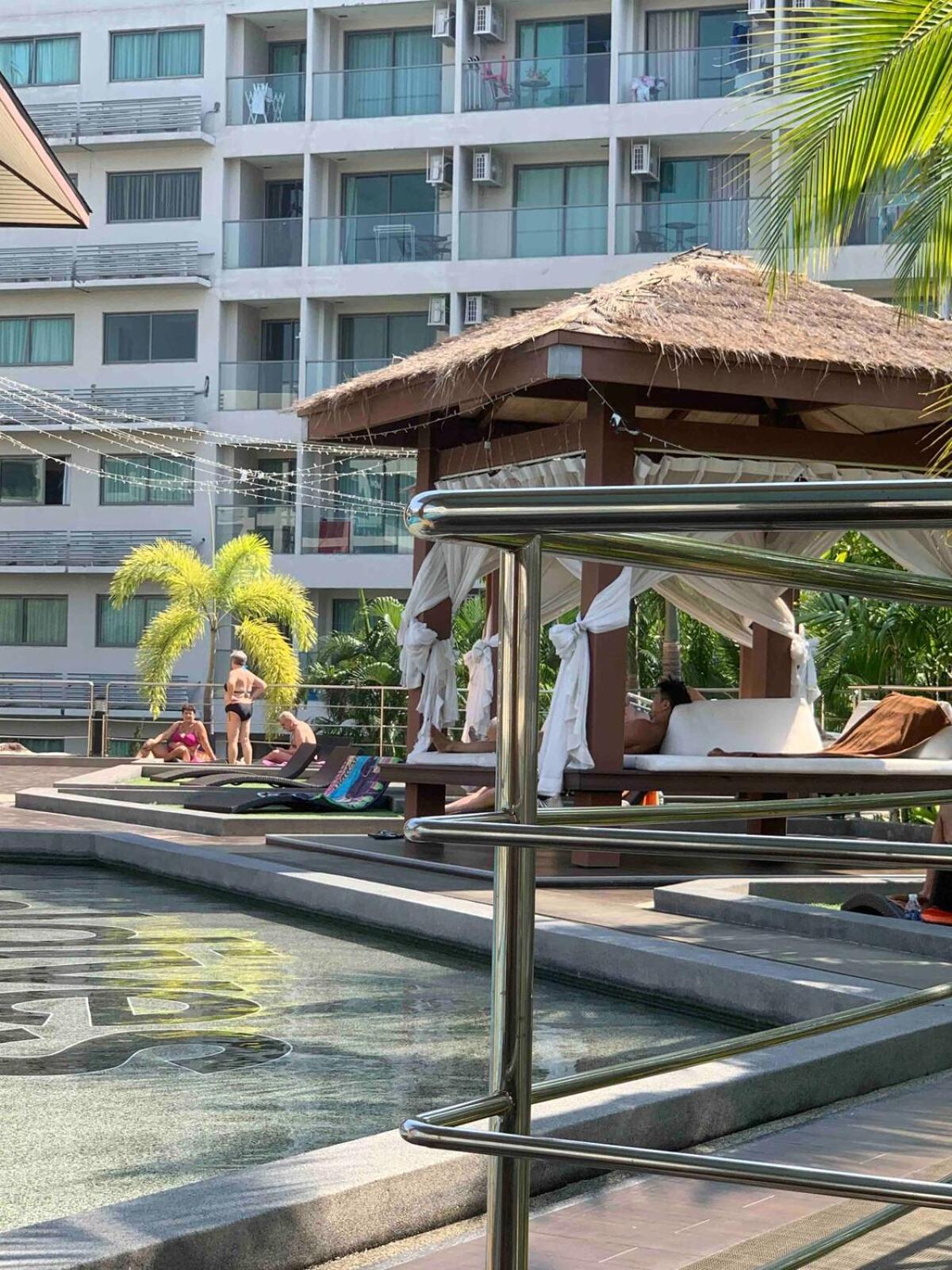 Laguna Beach Resort Maldives Джомтиен Бийч Екстериор снимка